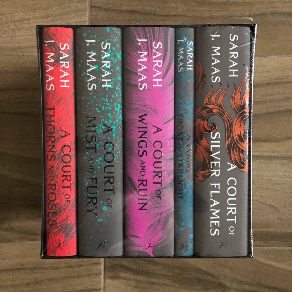 NWT A Court of Thorns & Roses Hardcover Set
